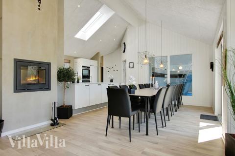 Det store lyse opholdrum i luksushus nr. 396 til 16.