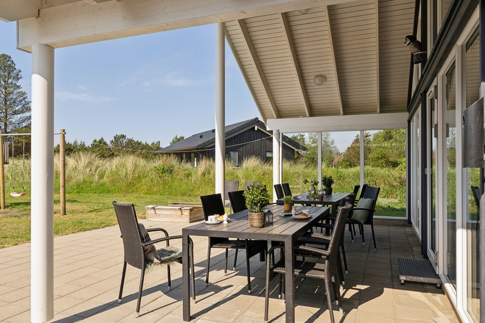 Stor terrasse ved luksushus nr. 396 i Vestjylland.