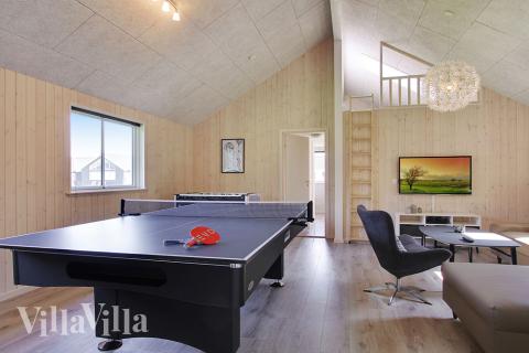 Luksushus 713 til 16 personer byder på et stort aktivitetsrum med bl.a. billard og dart