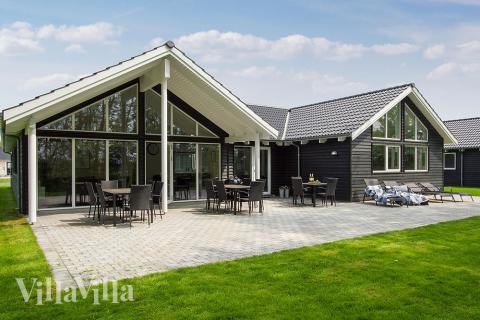 Dette skønne poolhus nr. 713 med plads til 16 personer ligger i Tyskland