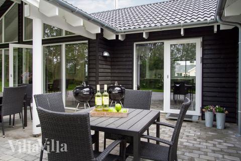 Luksushus nr. 713 har en dejlig terrasse med gode havemøbler til 16 personer.