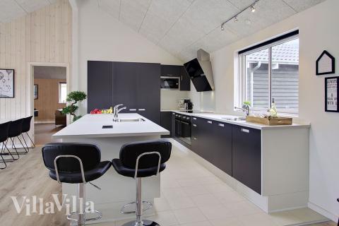 Køkkenet i luksushus nr. 706 er udstyrret, så I let kan lave mad til 24 personer.