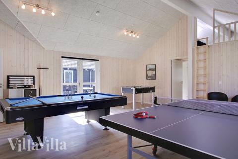 Dyst i sommerhusets aktivitetsrum, når I besøger luksushus nr. 706 i Tyskland.