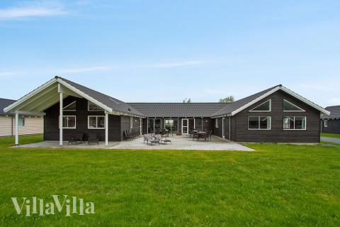 Dette skønne poolhus nr. 706 med plads til 24 personer ligger i Tyskland