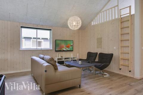 Det store lyse opholdrum i luksushus nr. 714 til 24.