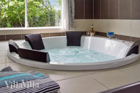 Nyd varmen i spaen i luksushus nr. 714 i Tyskland