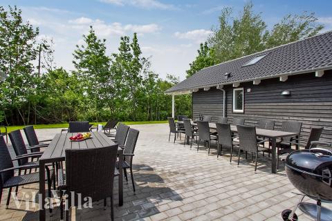 Luksushus nr. 714 har en dejlig terrasse med gode havemøbler til 24 personer.