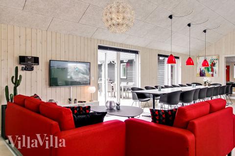 Det store lyse opholdrum i luksushus nr. 715 til 20.