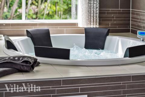 Nyd varmen i spaen i luksushus nr. 715 i Tyskland