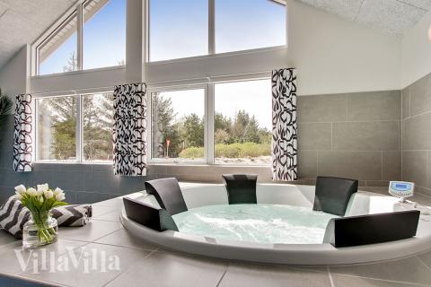 Nyd varmen i spaen i luksushus nr. 399 i Vestjylland