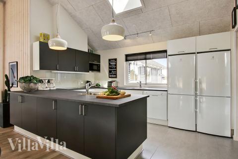 Køkkenet i luksushus nr. 399 er udstyrret, så I let kan lave mad til 18 personer.