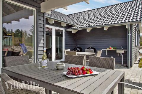 Nyd en grillaften på terrassen i luksushus nr. 399 i Vestjylland