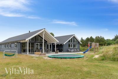 Dette skønne poolhus nr. 399 med plads til 18 personer ligger i Vestjylland