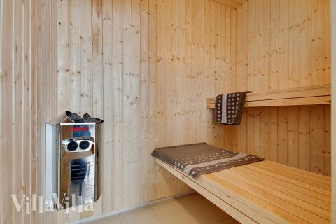 Nyd varmen i saunaen i luksushus nr. 388 til 16 personer