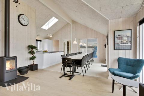 Det store lyse opholdrum i luksushus nr. 388 til 16.