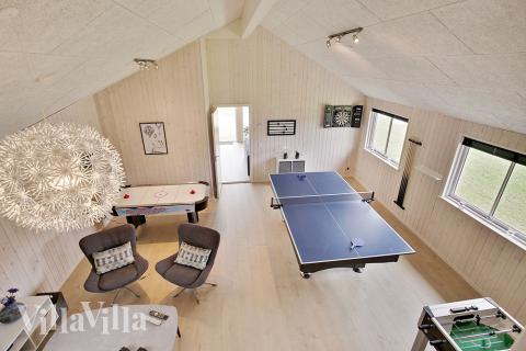 Aktivitetsrum i luksushus nr. 388 med 6 soveværelser og plads til 16 personer.