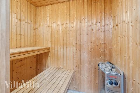 Nyd varmen i saunaen i luksushus nr. 397 til 18 personer