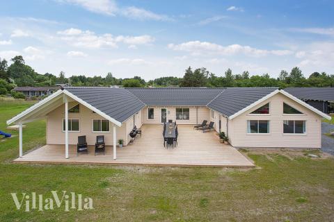 Dette skønne poolhus nr. 398 med plads til 22 personer ligger i Nordsjælland