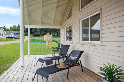 Luksushus nr. 398 har en dejlig terrasse med gode havemøbler til 22 personer.