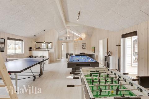 Aktivitetsrum i luksushus nr. 398 med 8 soveværelser og plads til 22 personer.