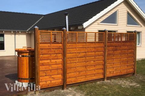 Ud over de mange timer, man kan bruge i husets pool-afdeling, så byder luksushus 398 også på mange udendørs aktiviteter