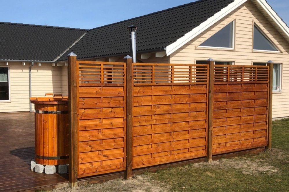 Ud over de mange timer, man kan bruge i husets pool-afdeling, så byder luksushus 398 også på mange udendørs aktiviteter