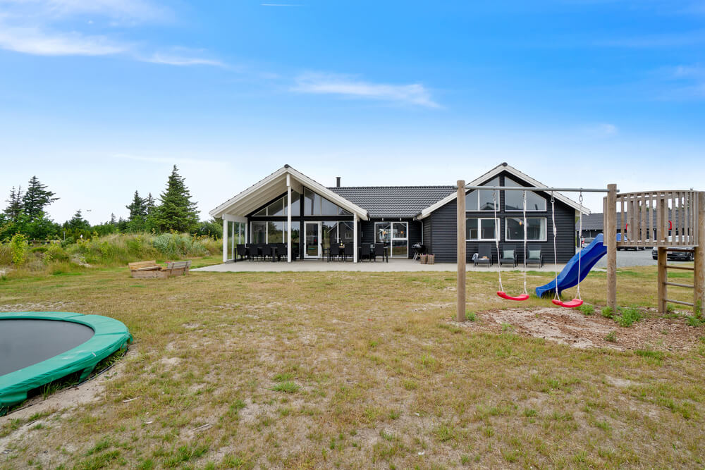 Dette skønne poolhus nr. 390 med plads til 18 personer ligger i Vestjylland