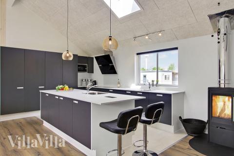 Køkkenet i luksushus nr. 707 er udstyrret, så I let kan lave mad til 20 personer.