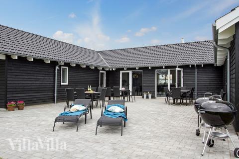 Luksushus nr. 707 har en dejlig terrasse med gode havemøbler til 20 personer.