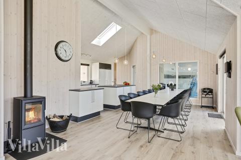 Det store lyse opholdrum i luksushus nr. 405 til 18.