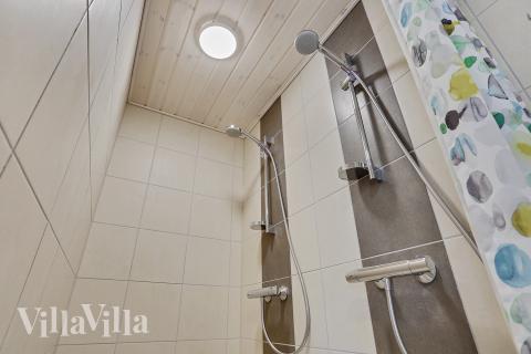 Ét af badeværelserne i luksushus nr. 405