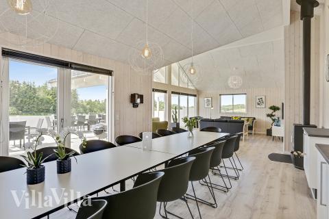 Opholdsrum med plads til 18 i luksushus nr. 405.