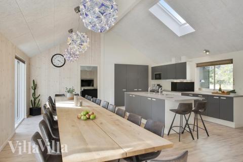 Det store lyse opholdrum i luksushus nr. 406 til 24.