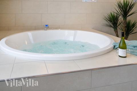 Nyd varmen i spaen i luksushus nr. 407 i Vestjylland