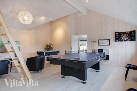 Dyst i sommerhusets aktivitetsrum, når I besøger luksushus nr. 407 i Vestjylland.