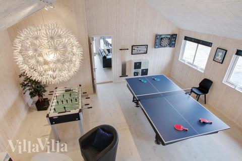 Aktivitetsrum i luksushus nr. 407 med 7 soveværelser og plads til 22 personer.