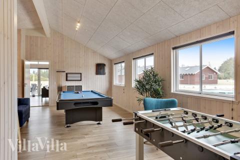 Aktivitetsrum i luksushus nr. 408 med 7 soveværelser og plads til 18 personer.