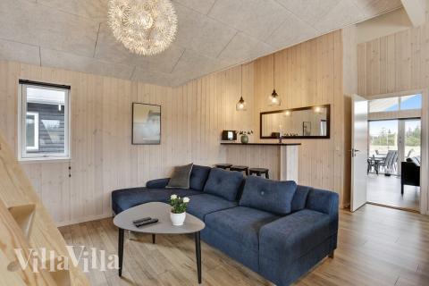 Luksushus 408 til 18 personer byder på et stort aktivitetsrum med bl.a. billard og dart