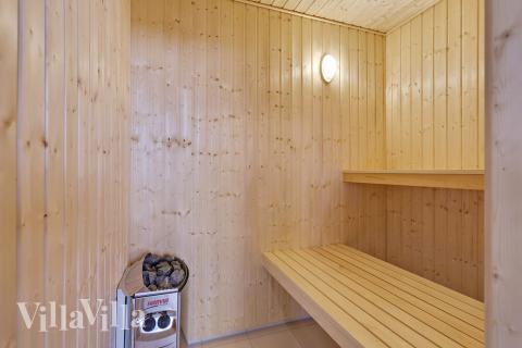 Nyd varmen i saunaen i luksushus nr. 408 til 18 personer