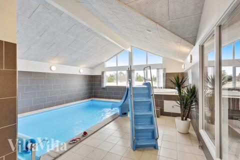 Tag en dukkert i poolen i luksushus nr. 408 i Nordjylland.