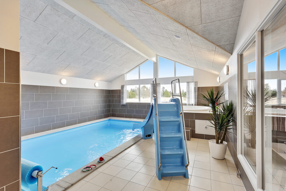 Tag en dukkert i poolen i luksushus nr. 408 i Nordjylland.