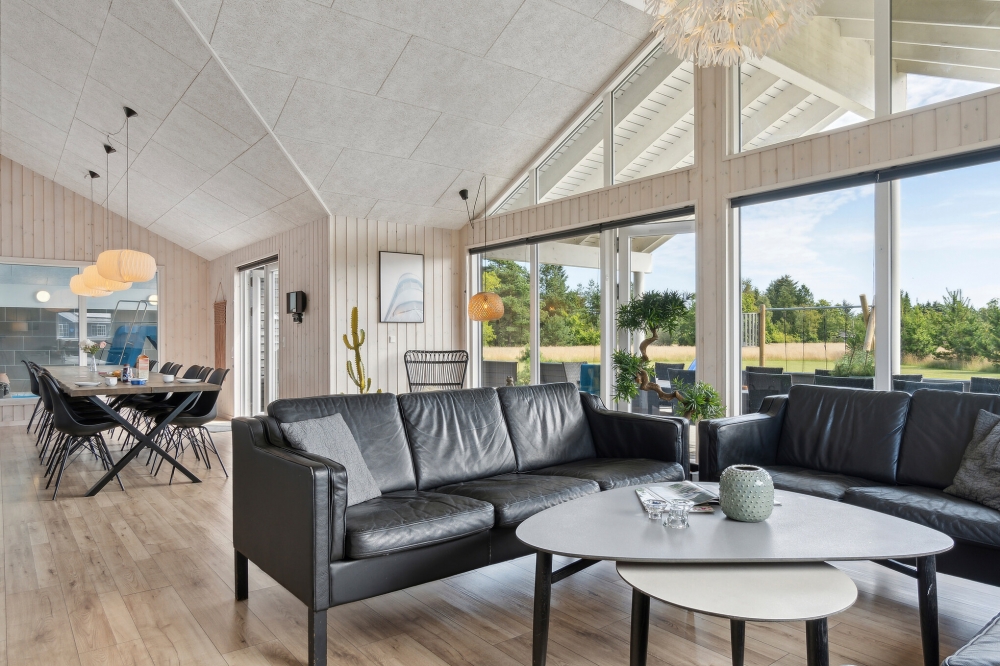 Sofahjørnet i luksushus 408 i Nordjylland.