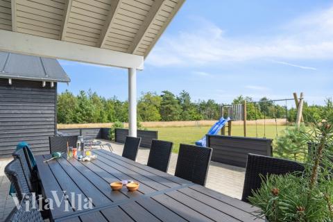 Nyd en grillaften på terrassen i luksushus nr. 408 i Nordjylland