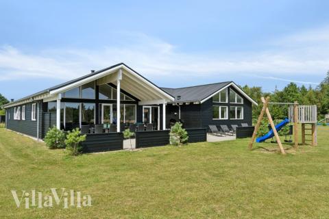 Dette skønne poolhus nr. 408 med plads til 18 personer ligger i Nordjylland