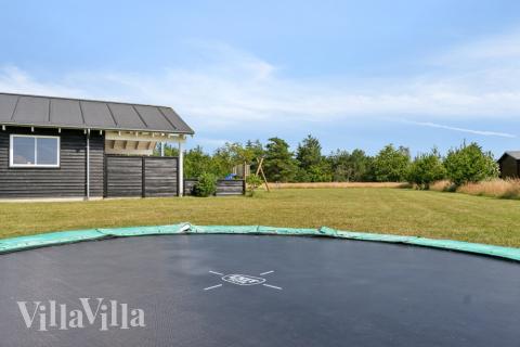 Ud over de mange timer, man kan bruge i husets pool-afdeling, så byder luksushus 408 også på mange udendørs aktiviteter