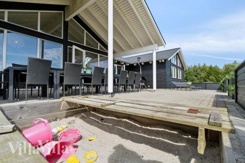 Stor terrasse ved luksushus nr. 408 i Nordjylland.