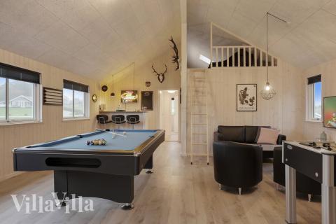 Luksushus 392 til 18 personer byder på et stort aktivitetsrum med bl.a. billard og dart