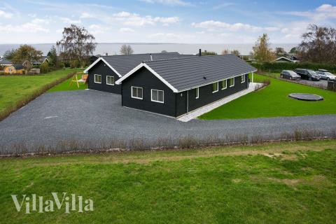 Flot sommerhus nr. 392 med god plads til op til 18 personer