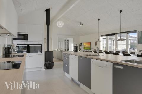 Køkkenet i luksushus nr. 415 er godt indrettet.