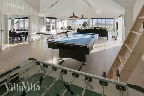Ud over de mange timer, man kan bruge i husets pool-afdeling, så byder luksushus 415 også på billard/bordtennis og dart